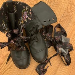 Doc Marten Aimilita Triumph floral laces 1914 mid calf boots